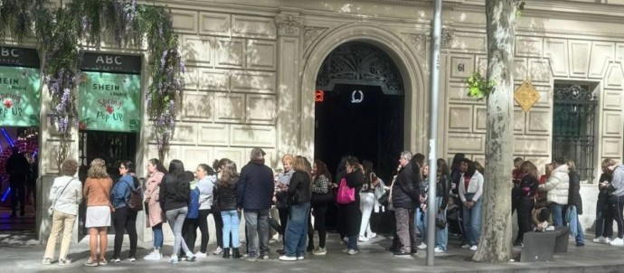 Queues in Madrid to buy at Zara's Chinese competitor